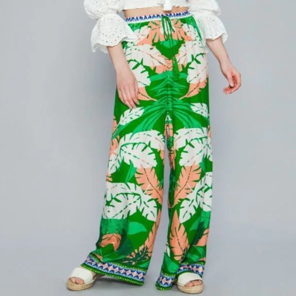Wide Leg Flying Tomato Pants Medium 100% Rayon